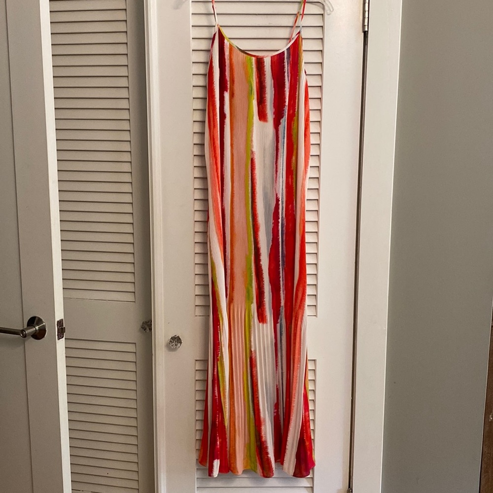 Evereve Crepe Pleated Maxi Dress